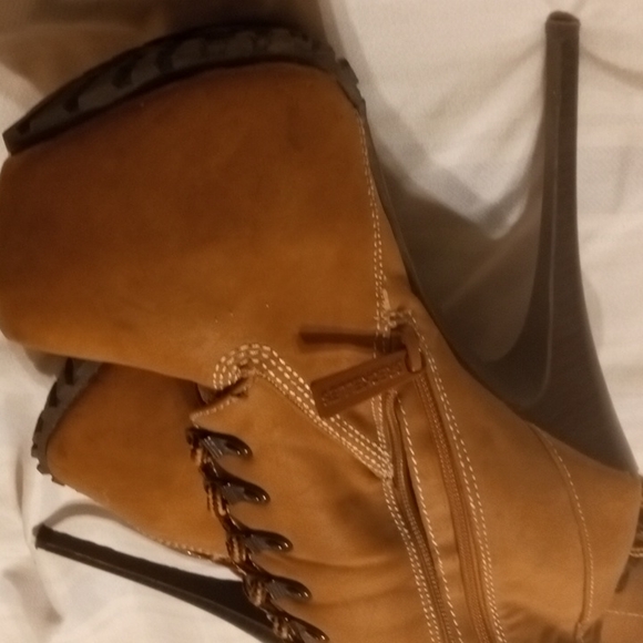 Stiletto heels - Picture 2 of 3